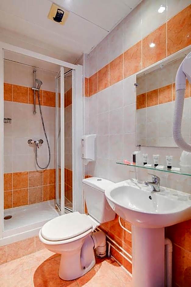 Le Village Montmartre by Hiphophostels