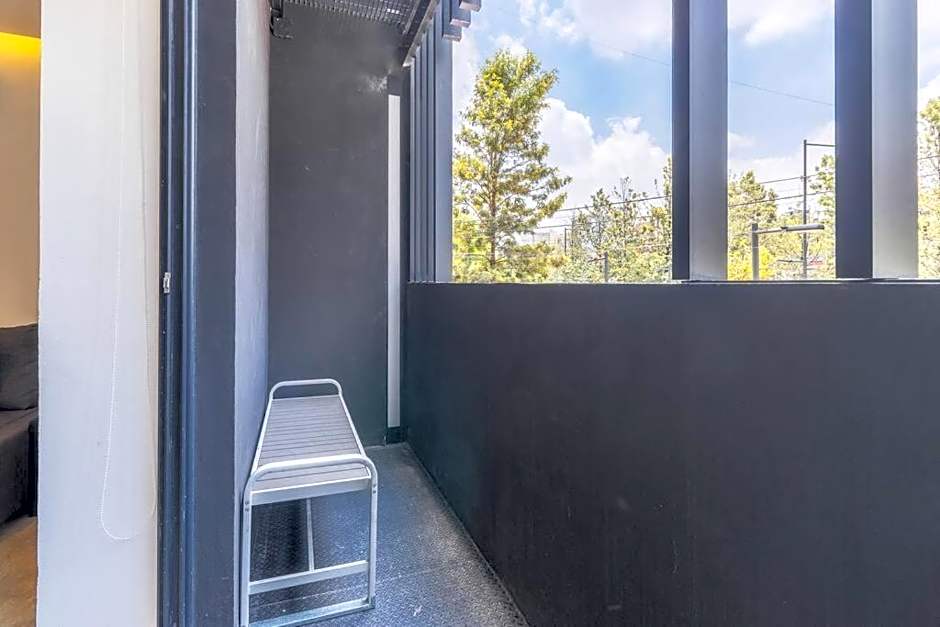 L101 New Building Studio Apt with AC Rooftop