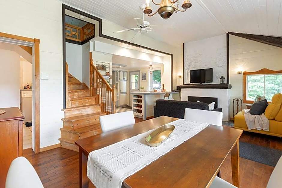 Chalet du Village - Rustic charm, lake - beach access