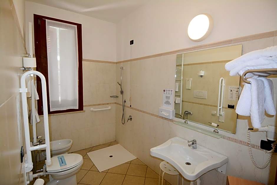 Hotel Mantegna Stazione, MantegnaHotels