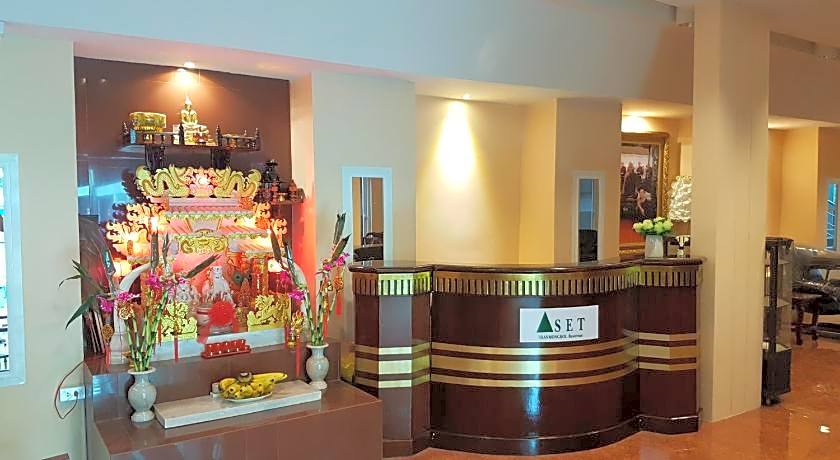 S.E.T Thanmongkol Residence