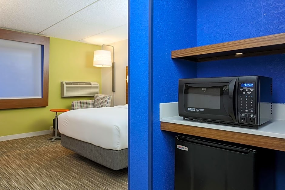 Holiday Inn Express Milwaukee - West Medical Center