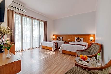 Deluxe Twin With Balcony