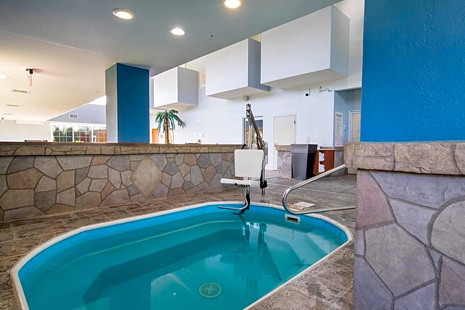 Holiday Inn Express Hotel & Suites Bedford By IHG