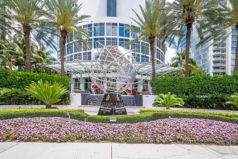 TRUMP INTL 2 BEDROOM APARTMENT 1600 Sqf Ocean and Bay View