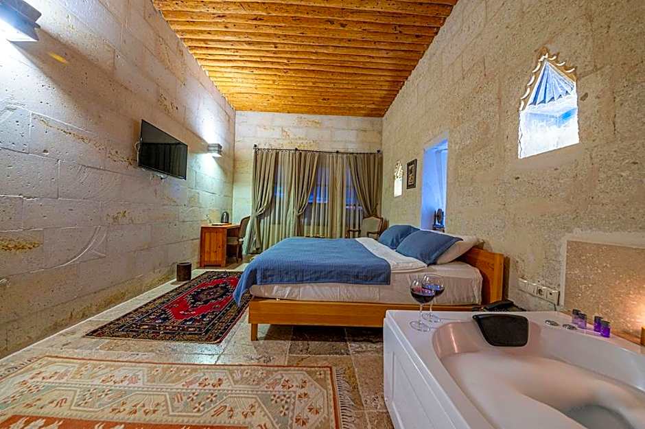 KAPALOS CAVE SUİTES