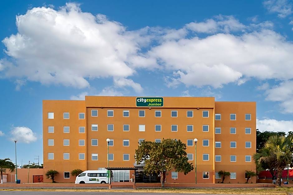 City Express Junior by Marriott Ciudad Del Carmen Aeropuerto