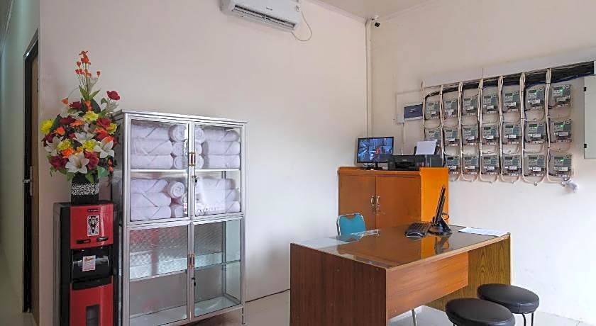 RedDoorz near Alun Alun Magelang 2