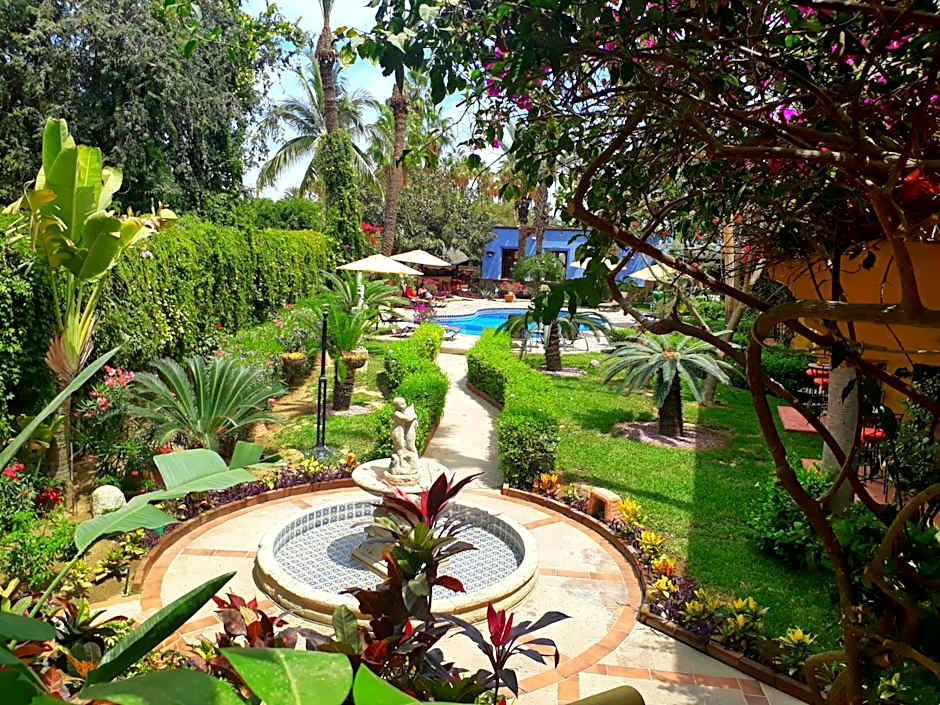 El Encanto Inn & Suites