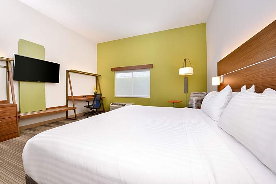 Holiday Inn Express & Suites Salem By IHG