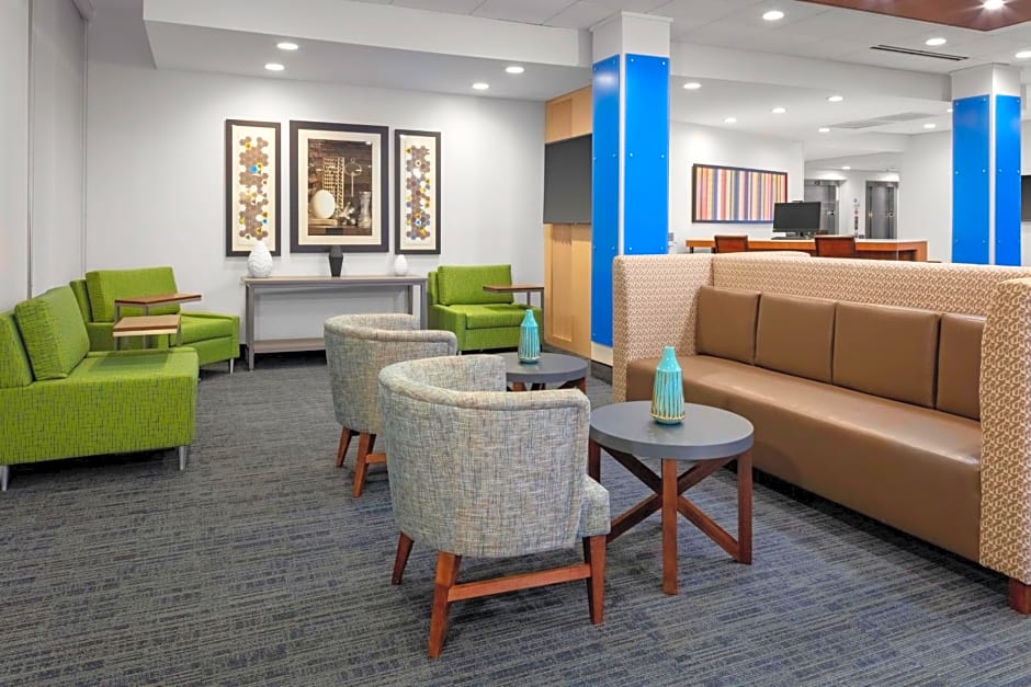 Holiday Inn Express & Suites - Wilmington West - Medical Park, an IHG Hotel