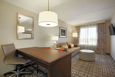 1 KING 2 ROOM SUITE HEARING ACCESIBLE