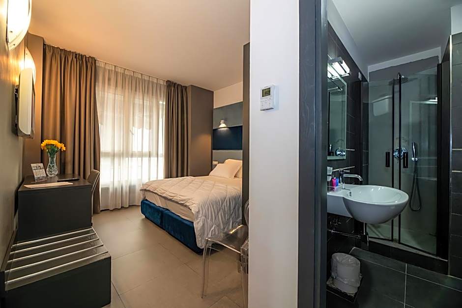 Golden Hotel