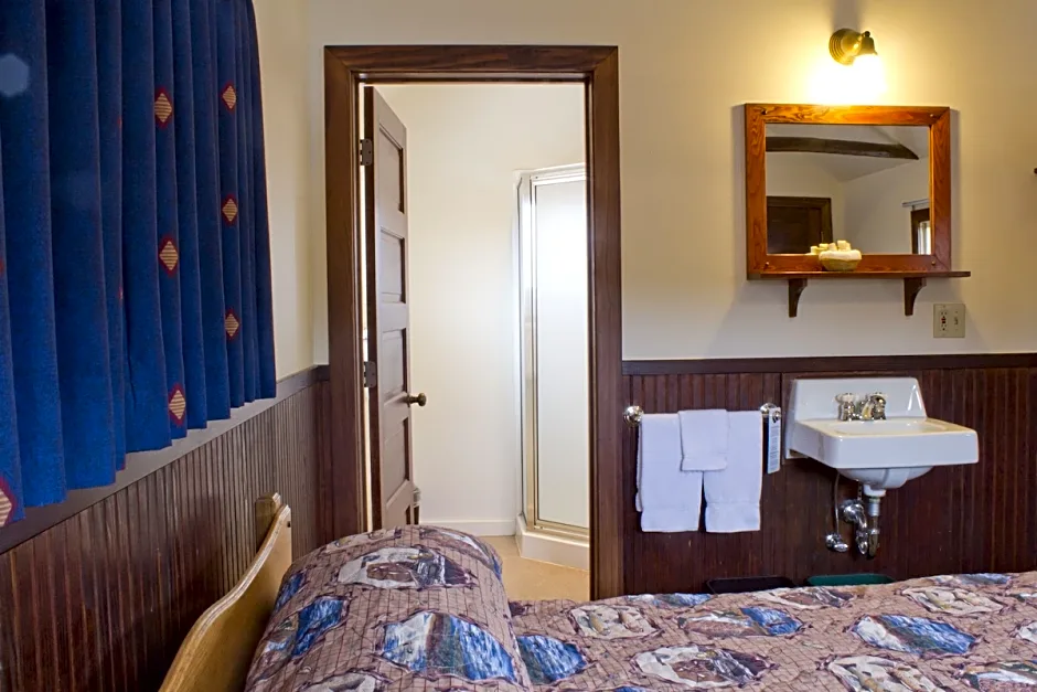 Lake Lodge Cabins