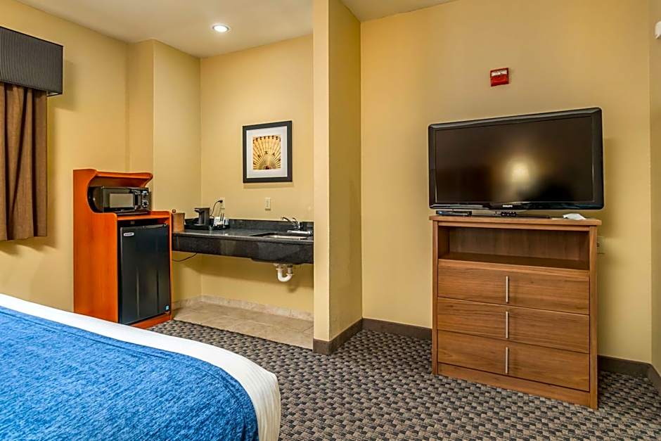 Best Western Plus Shamrock Inn & Suites