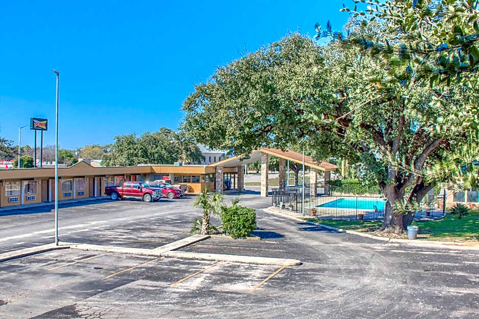 Americas Best Value Inn Uvalde