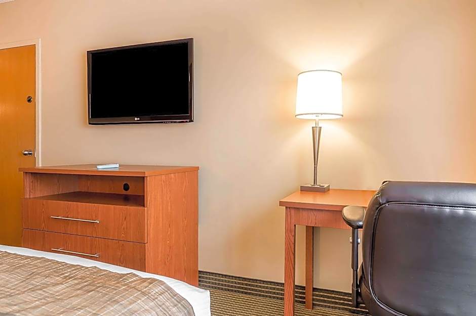 Quality Inn & Suites Hawkesbury