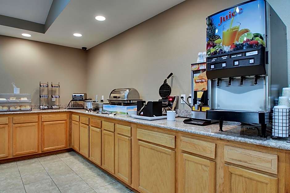 EverSpring Inn & Suites