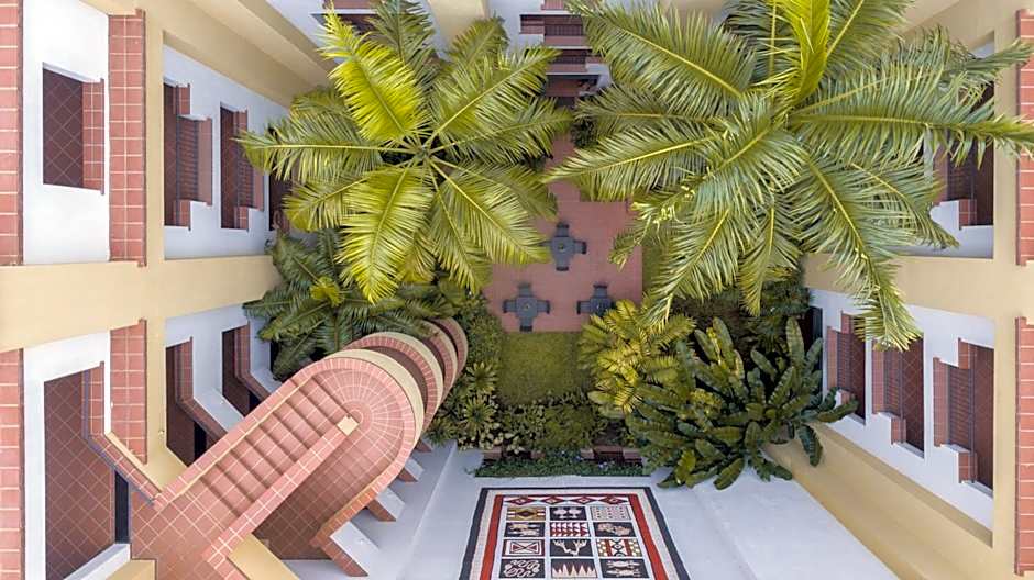 Sea Cliff Court Hotel & Luxury Apartments