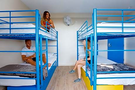 Bed in 4 bed Mixed Dormitory Room with Ensuite (ages 18 - 35 only)