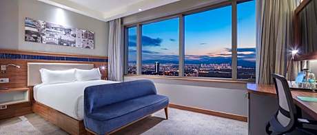 Queen Room with Sofa Bed - Non-Smoking