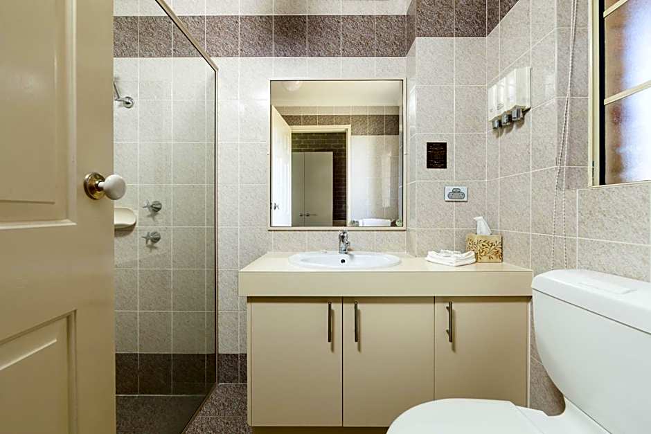 Grand Manor Motor Inn