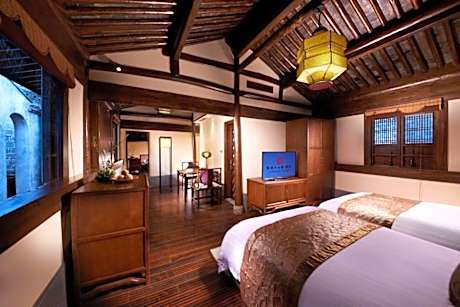 Twin Bed Room