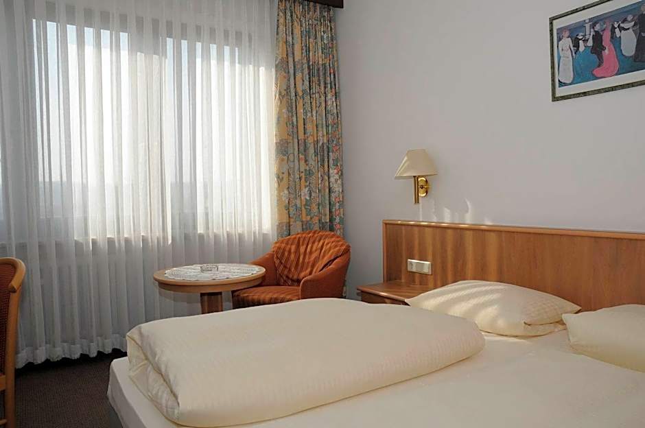 Photo 1 of 4 of Single Room