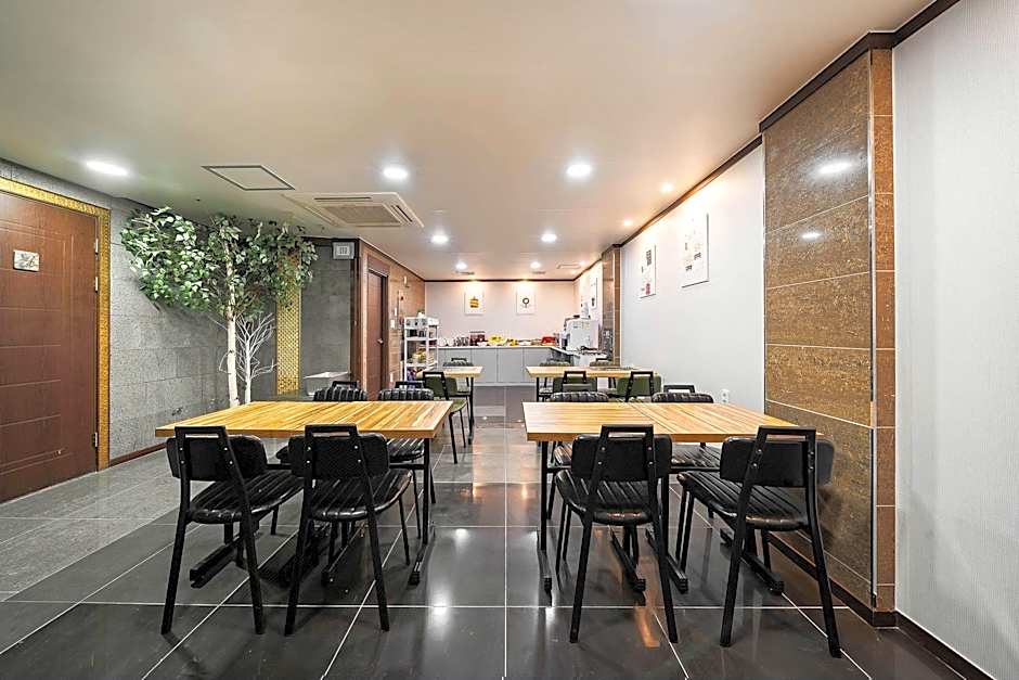 Ost Hotel