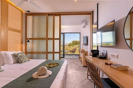 Junior Suite Side Sea View