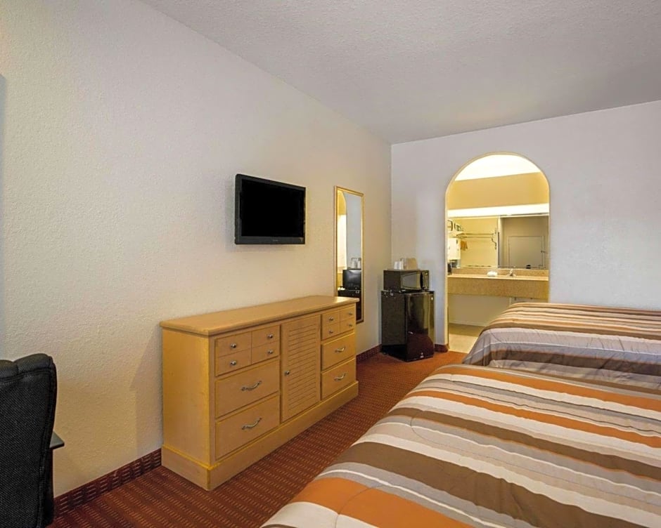 Scottish Inn & Suites IAH West