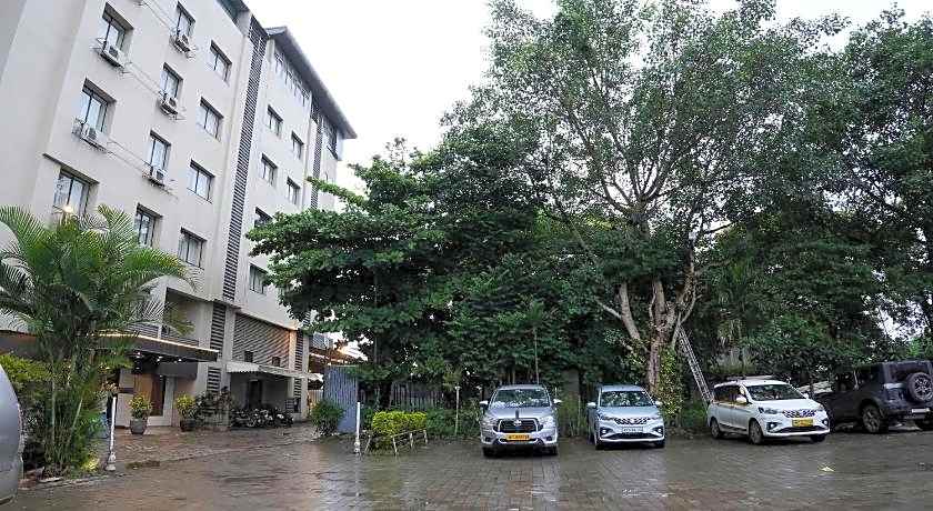 Hotel Sadanand Regency