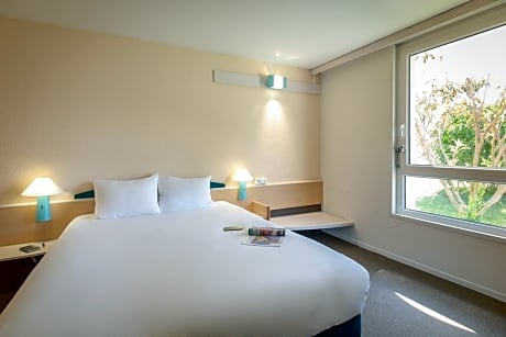 Standard Room with One Double Bed and One Sofa