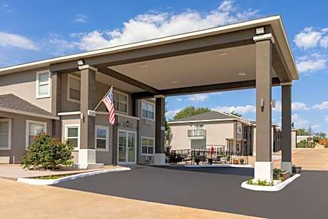 Days Inn by Wyndham Suites Fredericksburg
