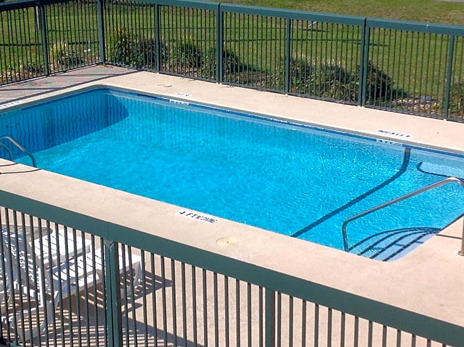 Super 8 by Wyndham Brunswick South/I-95