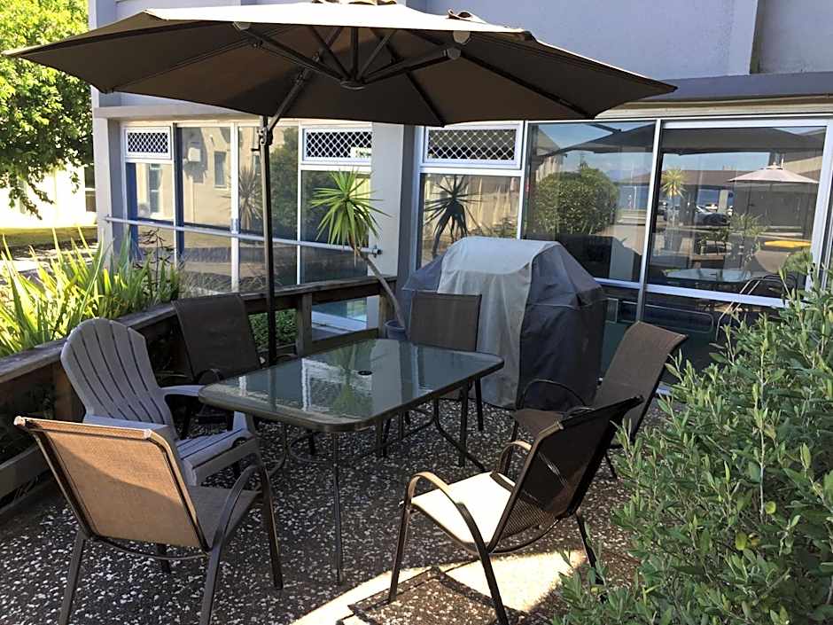 Absolute Lake View Motel