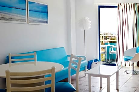 One bedroom apartment with inland view