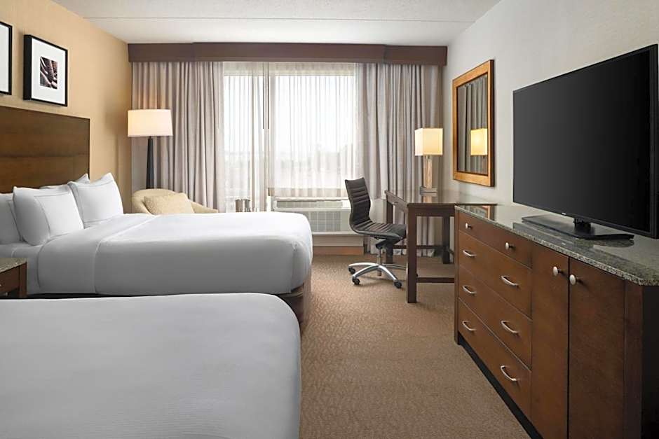 DoubleTree by Hilton Boston Bayside