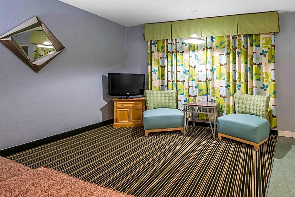 Rodeway Inn & Suites Winter Haven Chain of Lakes