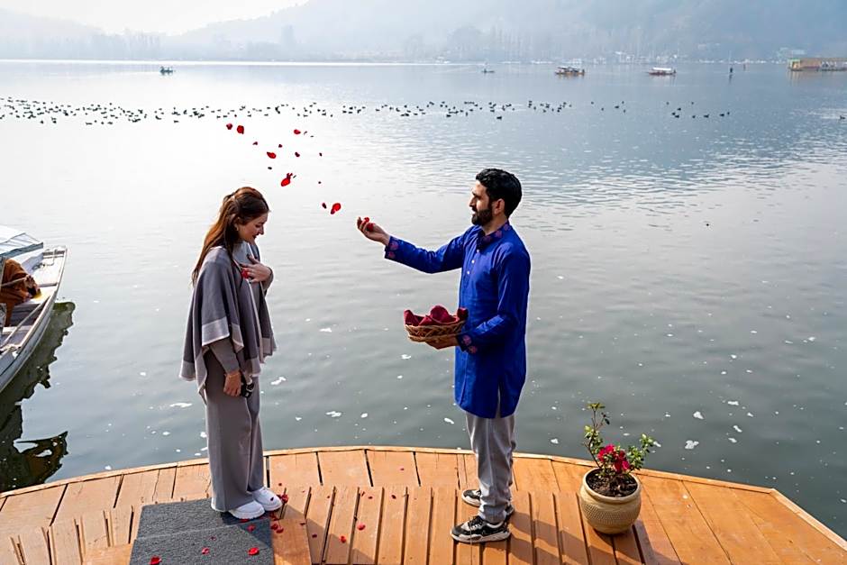 Sukoon Houseboat Dal Lake
