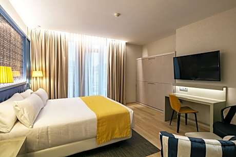 Family Room (2 Twin Bunk Beds and 1 Queen Bed)