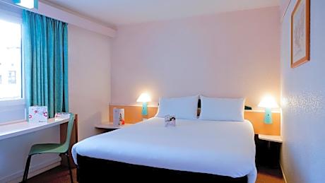 Two Double Rooms Side by Side