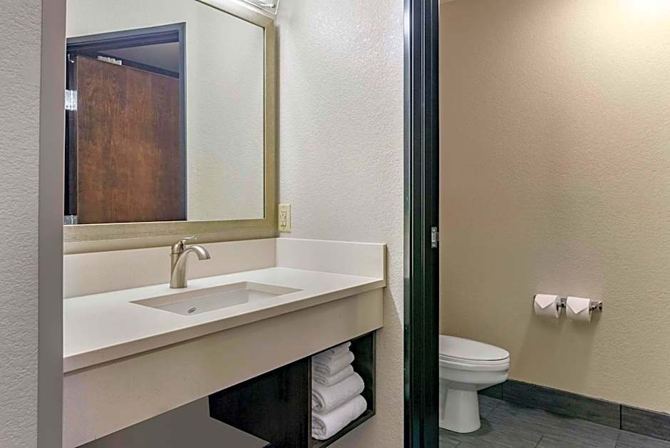 Comfort Inn & Suites Tualatin Lake Oswego South