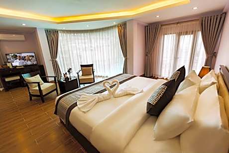 Suite with Balcony and Mountain View