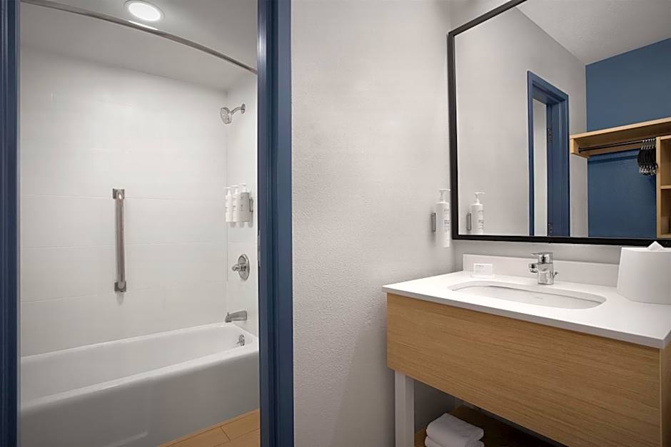 Spark by Hilton Denver East I 70