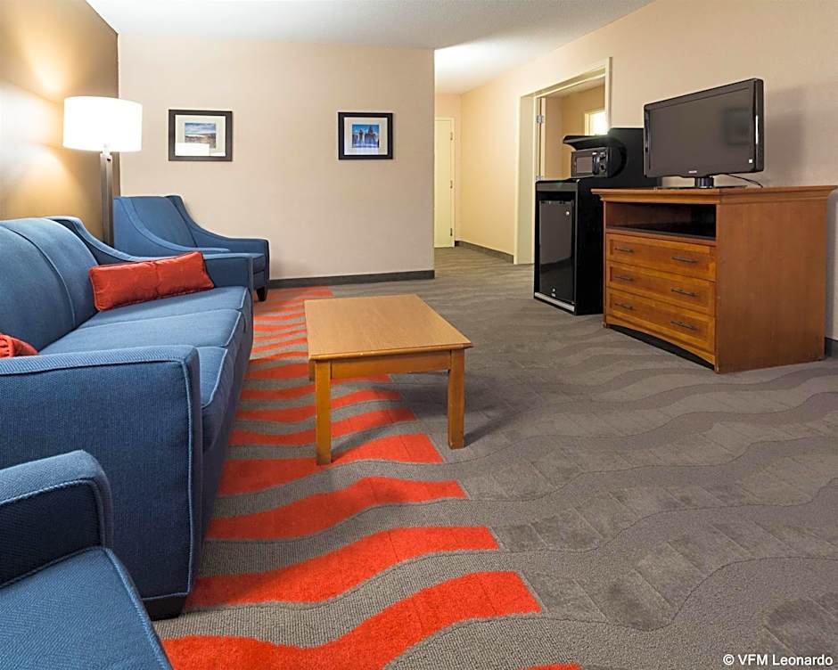 Comfort Inn & Suites Airport Syracuse