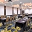 Holiday Inn & Suites Farmington Hills - Detroit NW, an IHG Hotel By IHG