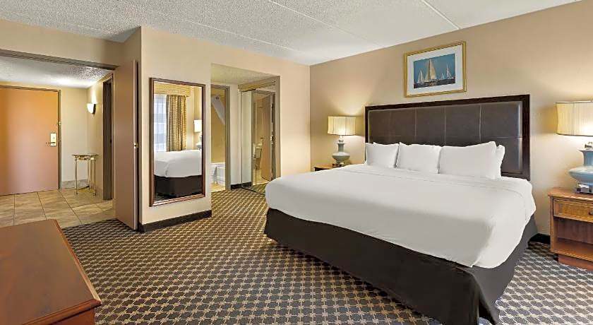 Hotel RL Cleveland Airport West