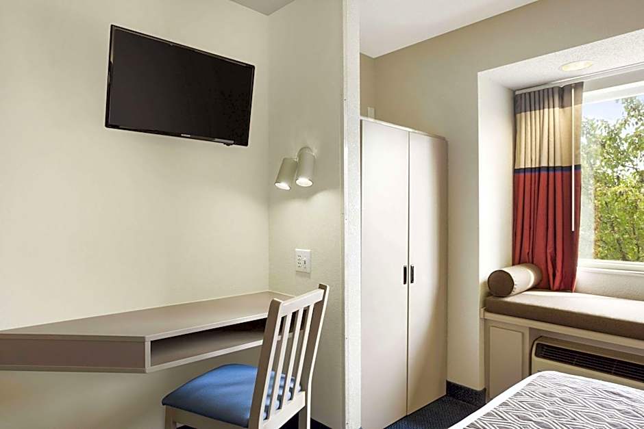 Microtel Inn & Suites by Wyndham Louisville East