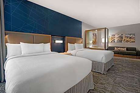 Studio with Two Queen Beds and Trundle Bed - Hearing Accessible